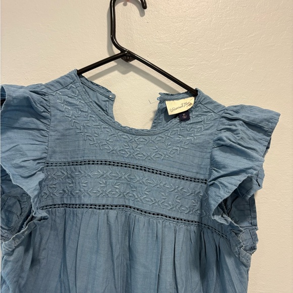 Universal Thread Embroidered Blue Garment - Picture 6 of 9